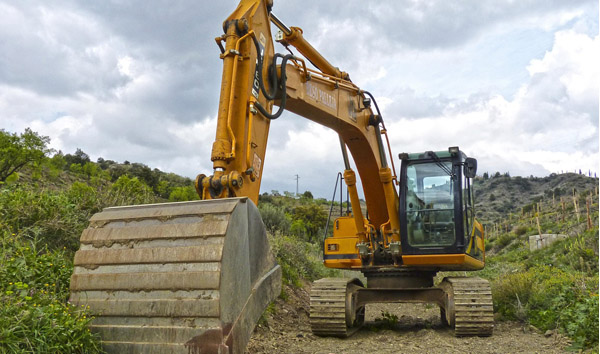 The Future of Heavy Lifting: Rough Terrain Forklifts Revolutionizing Container Loading