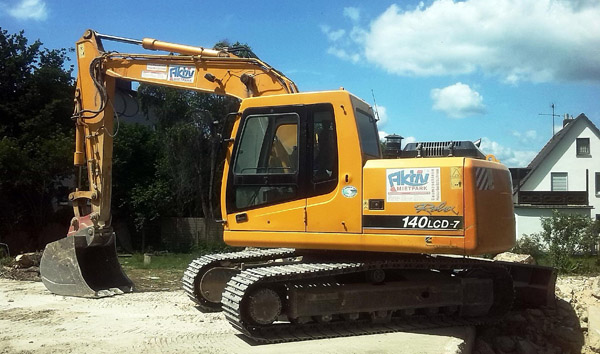 Navigating the Depths: Understanding 4WD Forklift Water Wading Capabilities
